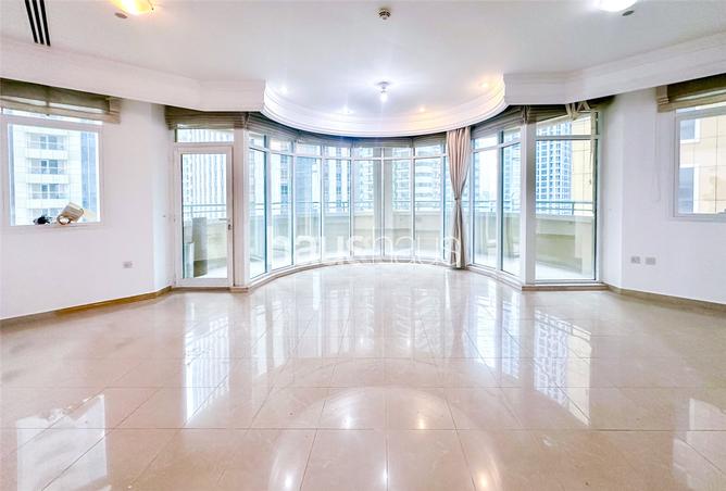 Apartment - 4 Bedrooms - 3 Bathrooms for sale in Marina Crown - Dubai Marina - Dubai