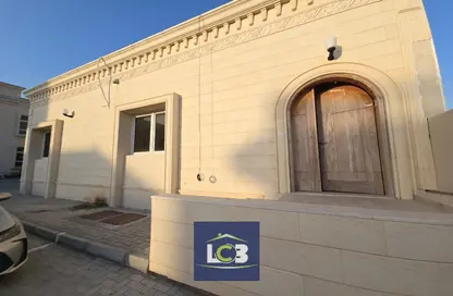 Apartment - 3 Bedrooms - 3 Bathrooms for rent in Mohamed Bin Zayed City - Abu Dhabi