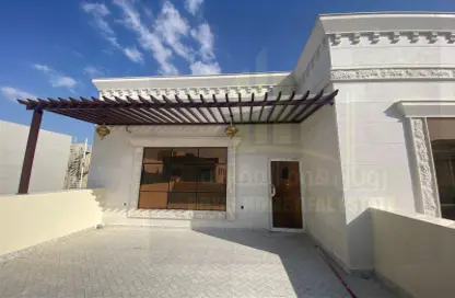 Villa - 4 Bedrooms - 6 Bathrooms for sale in Sheikh Maktoum Bin Rashid Street - Ajman