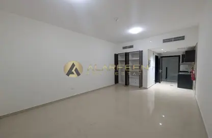 Apartment - 1 Bathroom for rent in Royal JVC Building - Jumeirah Village Circle - Dubai