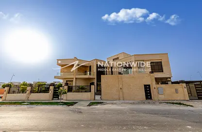 Villa - 5 Bedrooms - 6 Bathrooms for sale in West Yas - Yas Island - Abu Dhabi