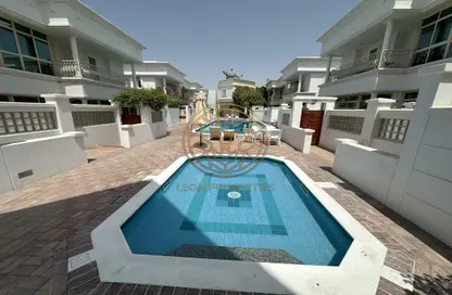 Villa - 4 Bedrooms - 5 Bathrooms for rent in Al Safa 2 - Al Safa - Dubai