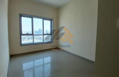 Apartment - 2 Bedrooms - 4 Bathrooms for rent in Corniche Tower - Ajman Corniche Road - Ajman