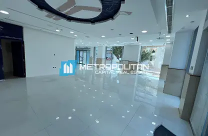 Show Room - Studio - 6 Bathrooms for rent in Khalifa Street - Abu Dhabi