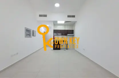 Apartment - Studio - 1 Bathroom for rent in Al Karama - Dubai