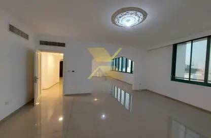 Apartment - 3 Bedrooms - 5 Bathrooms for rent in Al Aryam Tower - Tourist Club Area - Abu Dhabi