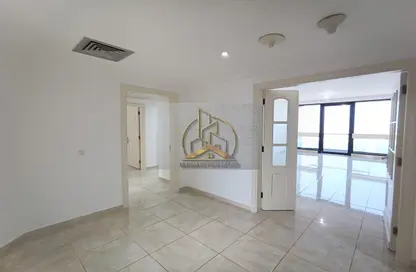 Apartment - 3 Bedrooms - 5 Bathrooms for rent in Khalifa Street - Abu Dhabi