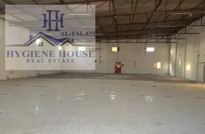 Warehouse - Studio - 2 Bathrooms for rent in Old Industrial Area - Umm Al Quwain