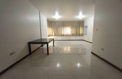 Apartment - 1 Bathroom for rent in Al Salam Tower - Tourist Club Area - Abu Dhabi