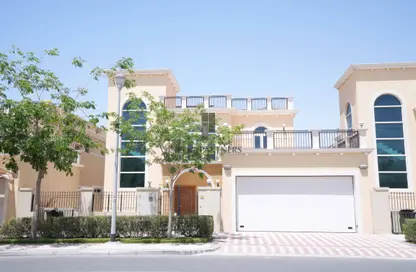 Villa - 4 Bedrooms - 5 Bathrooms for sale in Jumeirah Park - Dubai