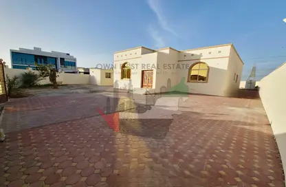 Villa - 4 Bedrooms - 5 Bathrooms for rent in Al Khawaneej 1 - Al Khawaneej - Dubai