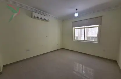 Apartment - 2 Bedrooms - 2 Bathrooms for rent in Al Dafeinah - Asharej - Al Ain