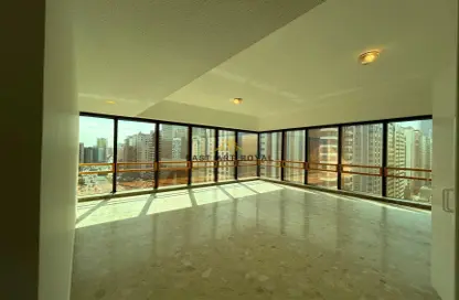 Apartment - 3 Bedrooms - 4 Bathrooms for rent in Al Sahel Towers - Corniche Road - Abu Dhabi