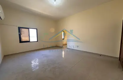 Apartment - 1 Bathroom for rent in Madinat Zayed - Abu Dhabi