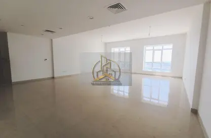 Apartment - 3 Bedrooms - 5 Bathrooms for rent in Al Mina - Abu Dhabi