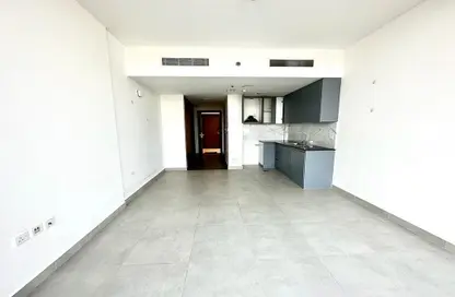 Apartment - 1 Bathroom for rent in Living Garden 2 - Jumeirah Village Circle - Dubai