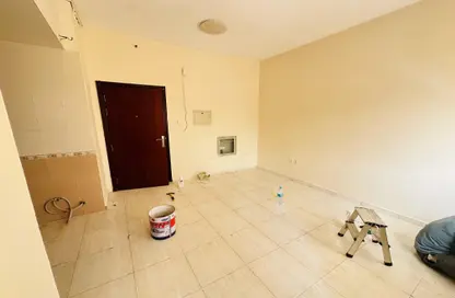 Apartment - 1 Bathroom for rent in Fire Station Road - Muwaileh - Sharjah