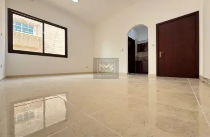 Apartment - 1 Bathroom for rent in Airport Road - Abu Dhabi