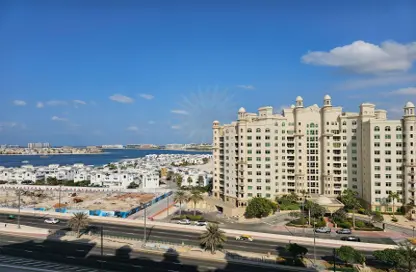 Apartment - 2 Bedrooms - 3 Bathrooms for sale in Al Tamr - Shoreline Apartments - Palm Jumeirah - Dubai