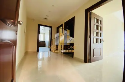 شقة - 2 غرف نوم - 2 حمامات للايجار في برج النخيل - شارع النجدة - أبوظبي
