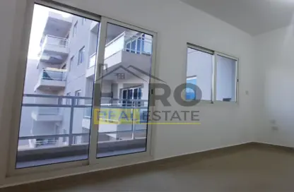 Apartment - 1 Bathroom for rent in Tower 24 - Al Reef Downtown - Al Reef - Abu Dhabi