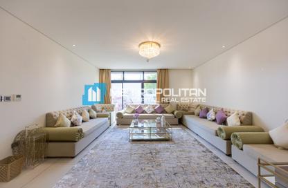 Villa - 5 Bedrooms - 6 Bathrooms for sale in West Yas - Yas Island - Abu Dhabi