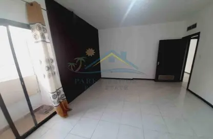 Apartment - 2 Bedrooms - 1 Bathroom for rent in Tourist Club Area - Abu Dhabi