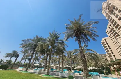 Retail - Studio - 1 Bathroom for rent in The Crescent - Palm Jumeirah - Dubai