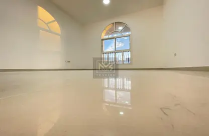 Apartment - 1 Bathroom for rent in Airport Road - Abu Dhabi