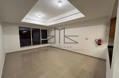 Apartment - 2 Bedrooms - 2 Bathrooms for rent in Sama Tower - Electra Street - Abu Dhabi