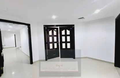 Apartment - 3 Bedrooms - 5 Bathrooms for rent in Shabiya - Mussafah - Abu Dhabi