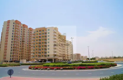 Apartment - 1 Bedroom - 2 Bathrooms for sale in Mazaya 7 - Queue Point - Dubai Land - Dubai