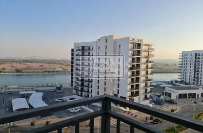 Apartment - 3 Bedrooms - 4 Bathrooms for rent in Waters Edge - Yas Island - Abu Dhabi