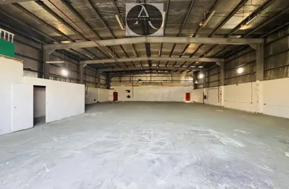 Warehouse - Studio - 1 Bathroom for rent in Al Sajaa - Sharjah