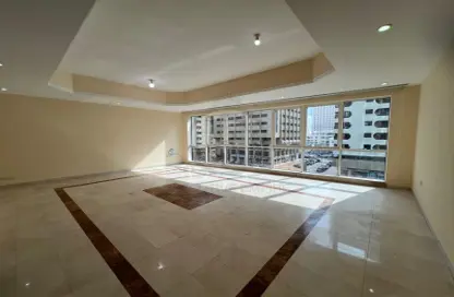 Apartment - 3 Bedrooms - 4 Bathrooms for rent in Emirates Tower - Hamdan Street - Abu Dhabi