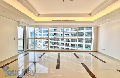 Apartment - 4 Bedrooms - 5 Bathrooms for rent in Wave tower - Corniche Road - Abu Dhabi