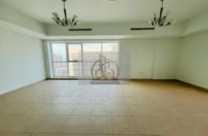 Duplex - 3 Bedrooms - 4 Bathrooms for rent in Hamdan Street - Abu Dhabi