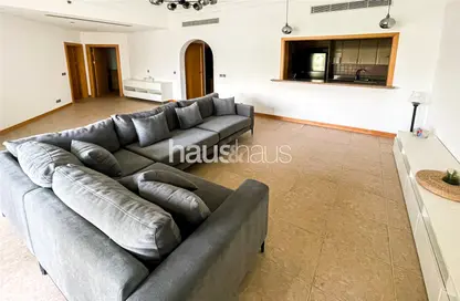 Apartment - 2 Bedrooms - 3 Bathrooms for sale in Jash Hamad - Shoreline Apartments - Palm Jumeirah - Dubai