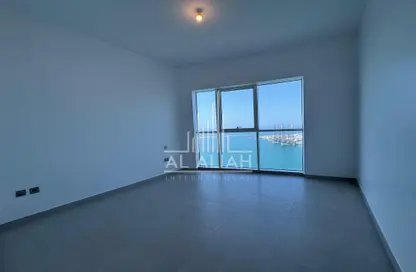 Apartment - 3 Bedrooms - 4 Bathrooms for rent in Al Reef Tower - Corniche Road - Abu Dhabi