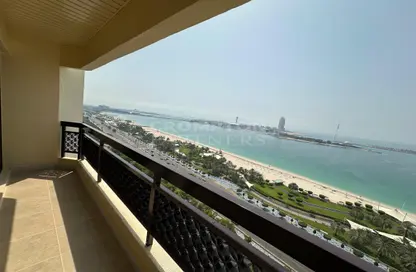 Apartment - 4 Bedrooms - 4 Bathrooms for rent in Corniche Tower - Corniche Road - Abu Dhabi