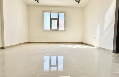 Apartment - 1 Bathroom for rent in Muwailih Building - Muwaileh - Sharjah