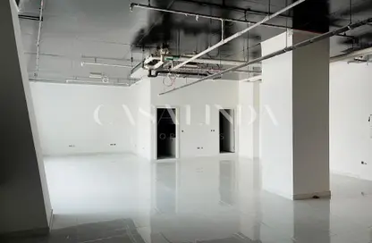 Office Space - Studio - 1 Bathroom for rent in Iris Bay - Business Bay - Dubai