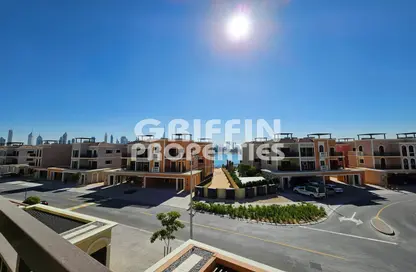 Villa - 4 Bedrooms - 5 Bathrooms for rent in Sur La Mer - La Mer - Jumeirah - Dubai