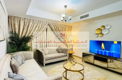 Apartment - 1 Bedroom - 2 Bathrooms for rent in Beach Tower 2 - Al Khan Lagoon - Al Khan - Sharjah