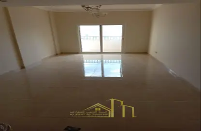 Apartment - 3 Bedrooms - 3 Bathrooms for rent in Al Qulaya'ah - Al Sharq - Sharjah