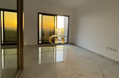 Apartment - 1 Bathroom for rent in Golden Dream Tower 1 - Jumeirah Village Circle - Dubai