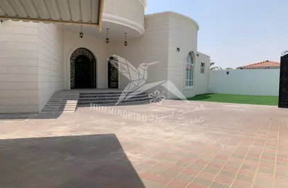 Villa - 4 Bedrooms - 7 Bathrooms for sale in Gafat Al Nayyar - Zakher - Al Ain