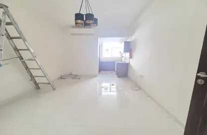 Apartment - 1 Bathroom for rent in Muwaileh 29 Building - Muwaileh - Sharjah