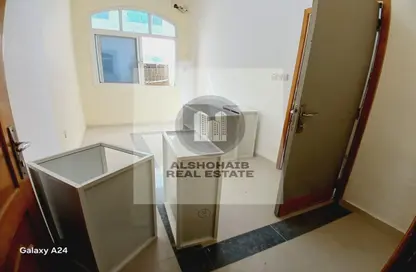 Apartment - 1 Bathroom for rent in Al Muroor Building - Sultan Bin Zayed the First Street - Muroor Area - Abu Dhabi