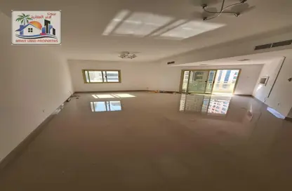 Apartment - 2 Bedrooms - 3 Bathrooms for rent in Al Wahda Building - Al Majaz 2 - Al Majaz - Sharjah